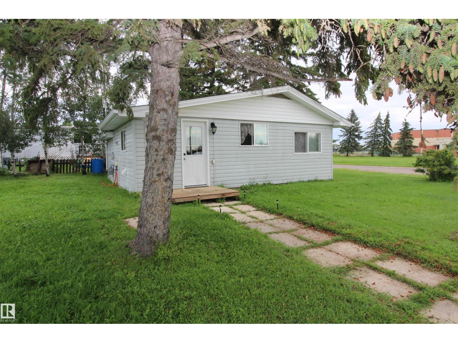 5404 52 ST - 1