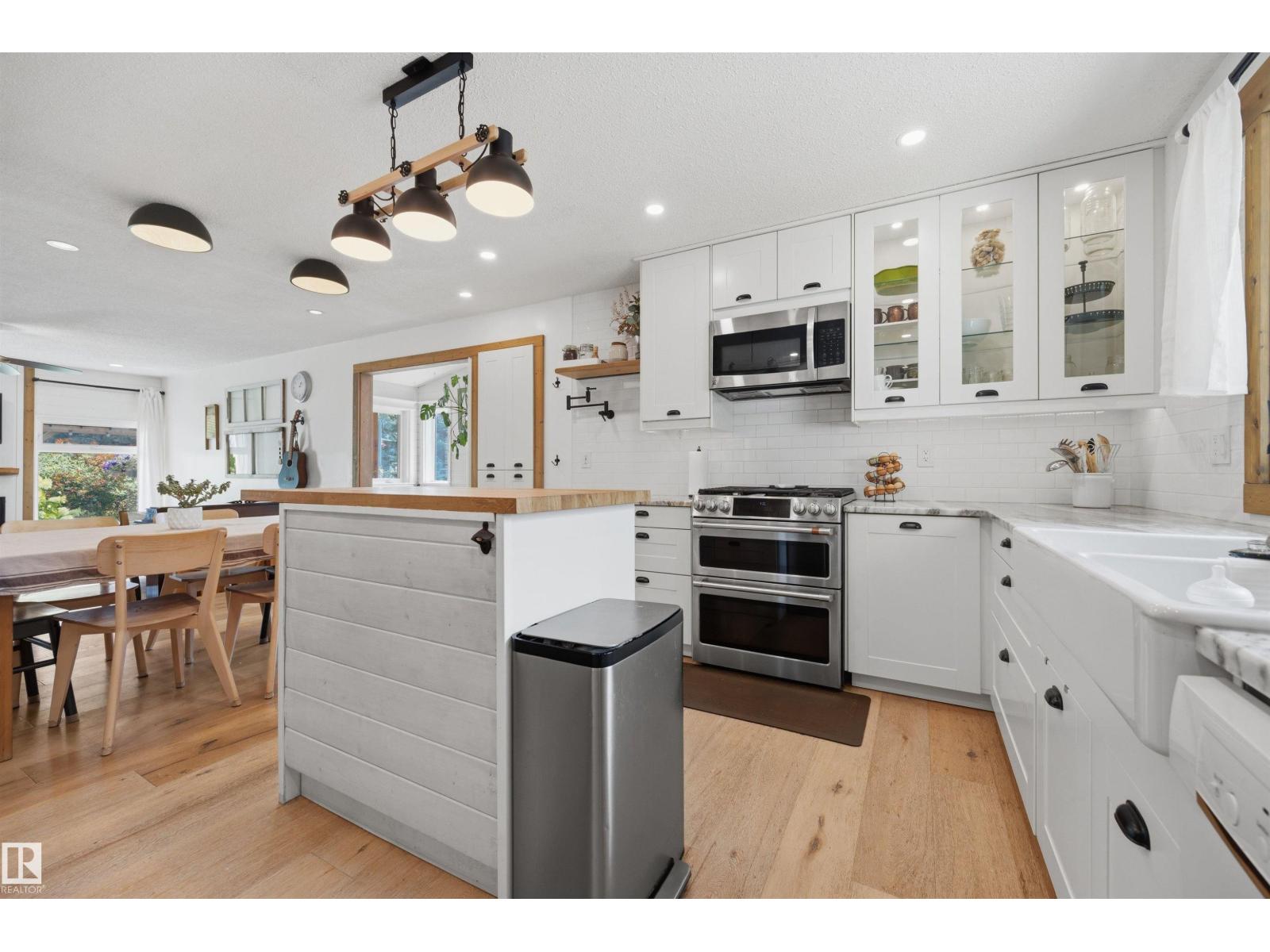 3118 89 ST NW - 9