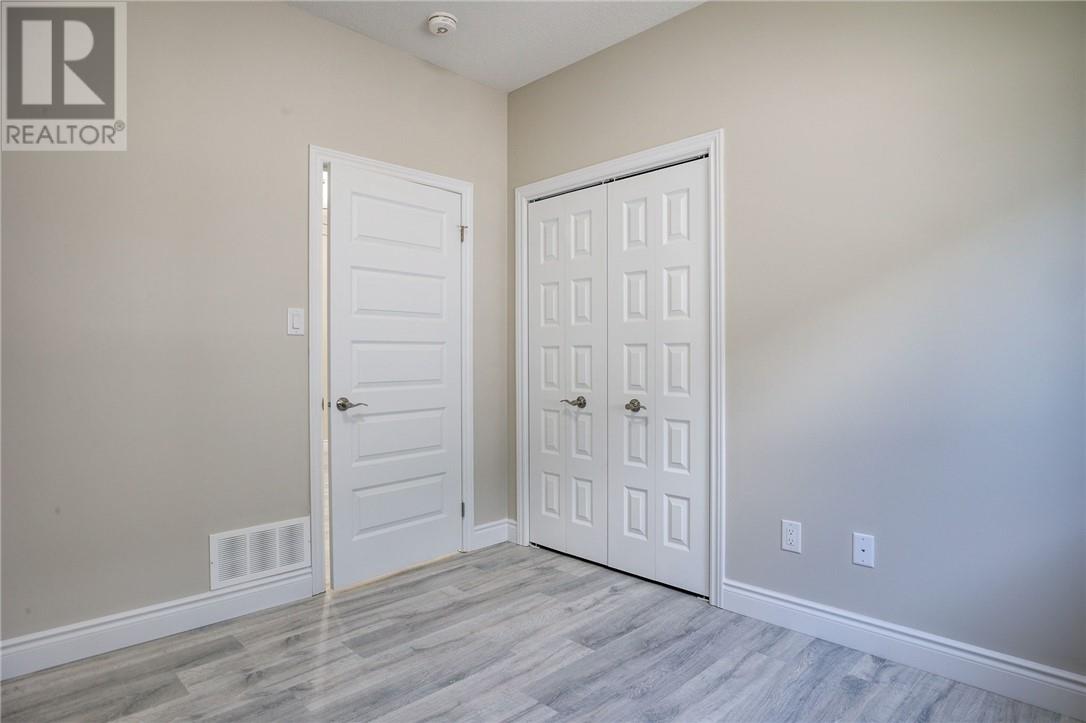 1511 Montrose - Image 17