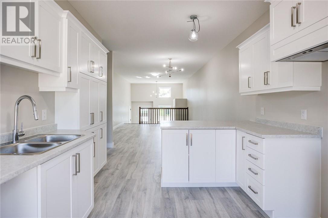 1511 Montrose - Image 4