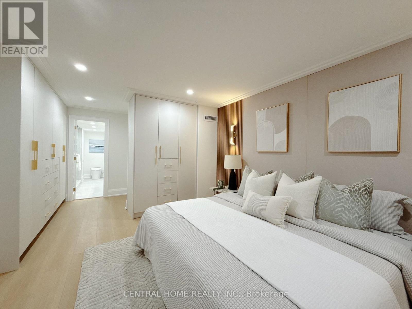 #302 85 SKYMARK DRIVE - Image 11