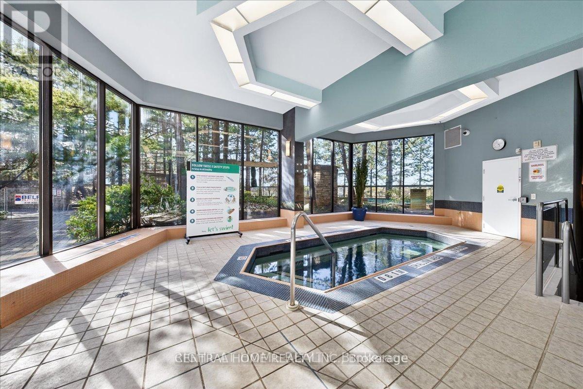 #302 85 SKYMARK DRIVE - Image 19
