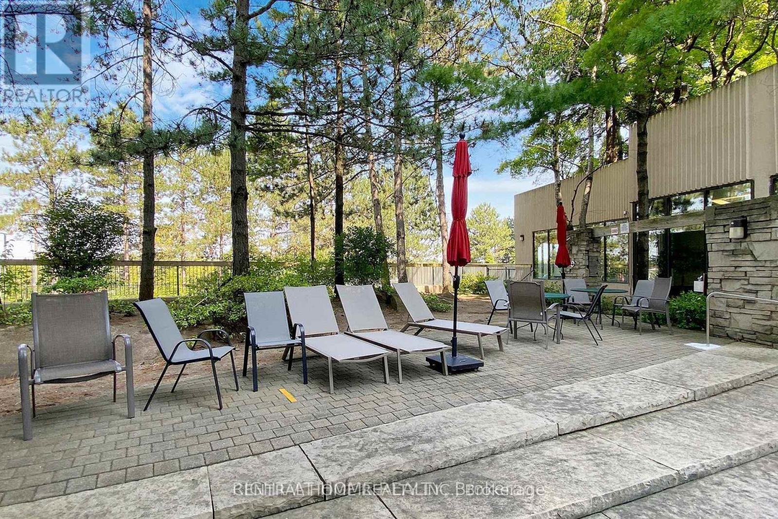 #302 85 SKYMARK DRIVE - Image 20