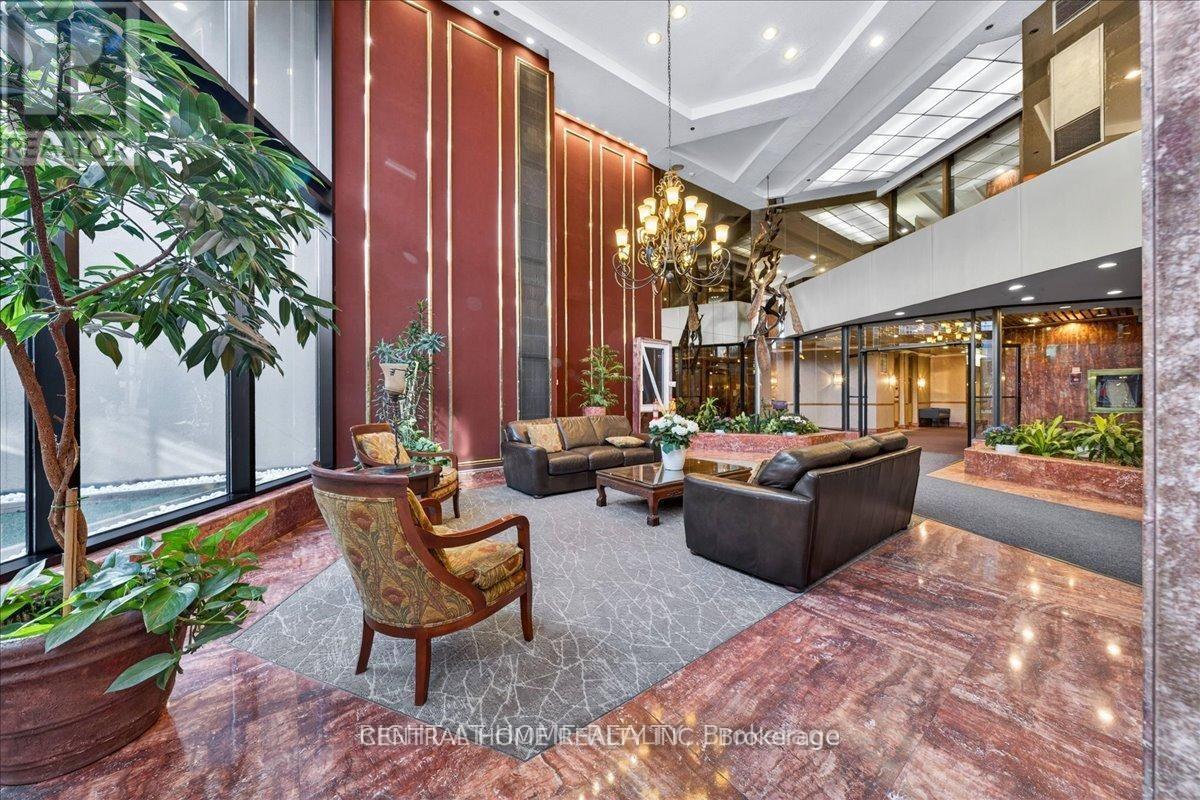 #302 85 SKYMARK DRIVE - Image 22