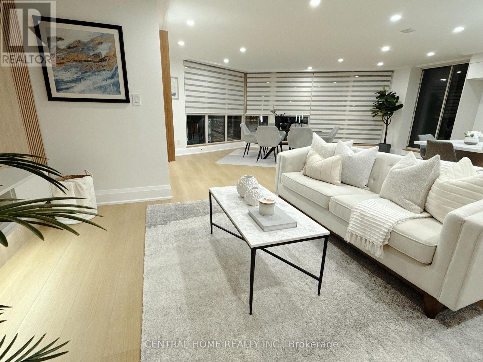 #302 85 SKYMARK DRIVE - Image 25