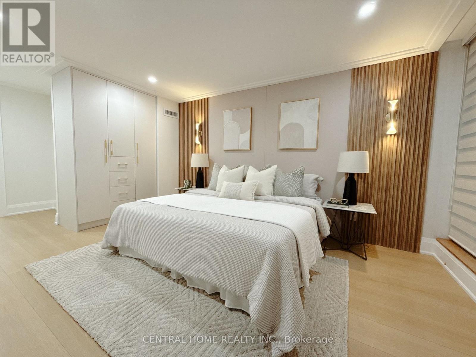 #302 85 SKYMARK DRIVE - Image 33