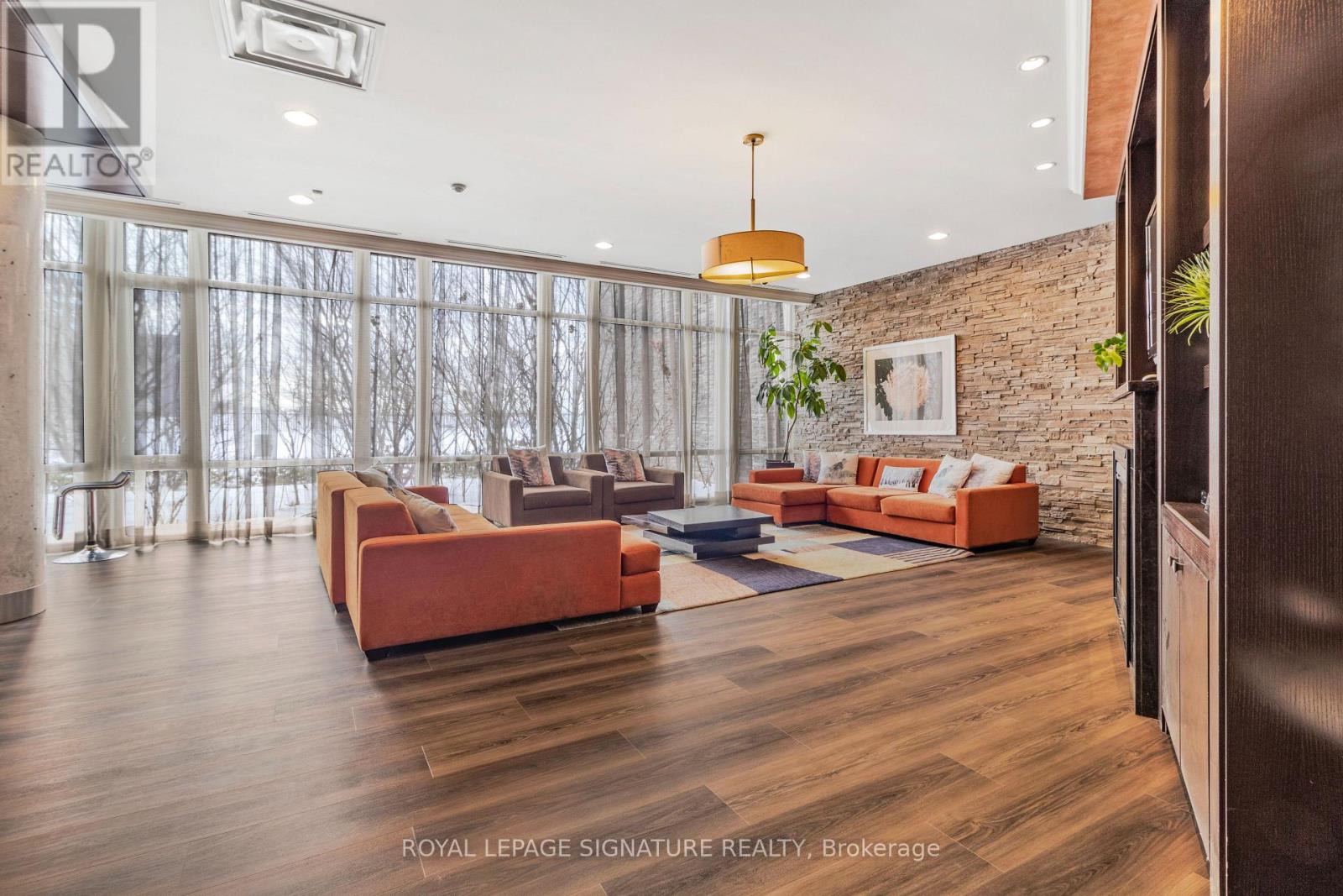 #408 39 UPPER DUKE CRESCENT - Image 6