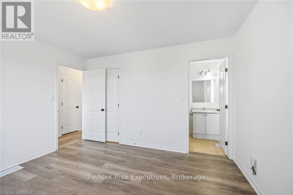 1653 CRIMSON CRESCENT - 31