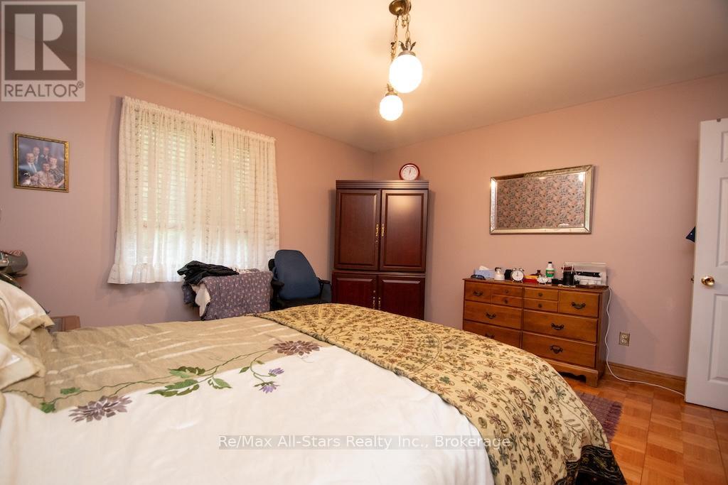 27 ASPEN DRIVE - 22