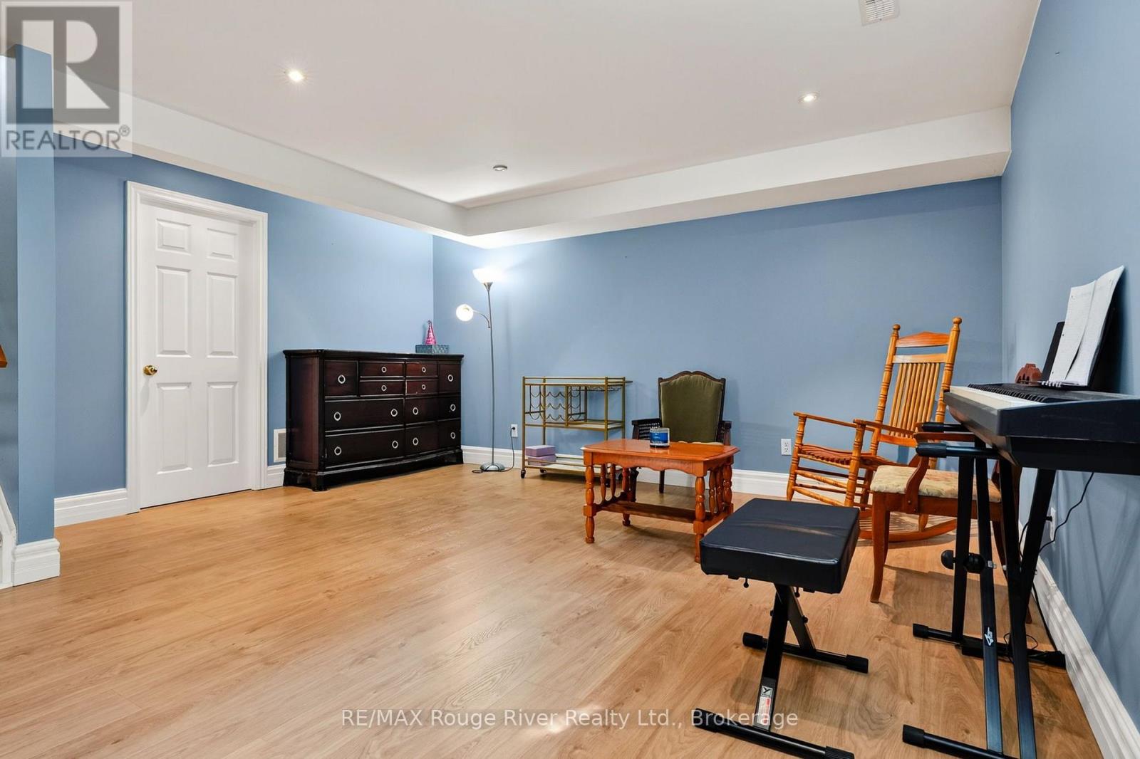 9 JANE'S COURT - Image 27