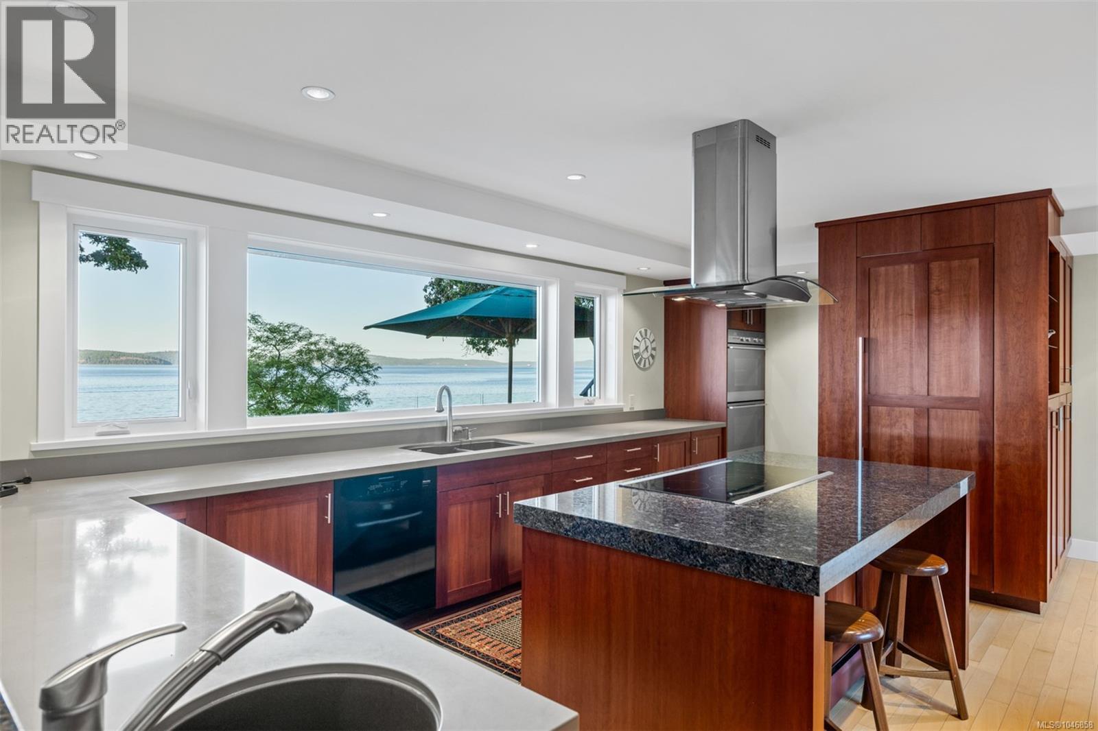 2858 Twin Oaks Dr, Ladysmith