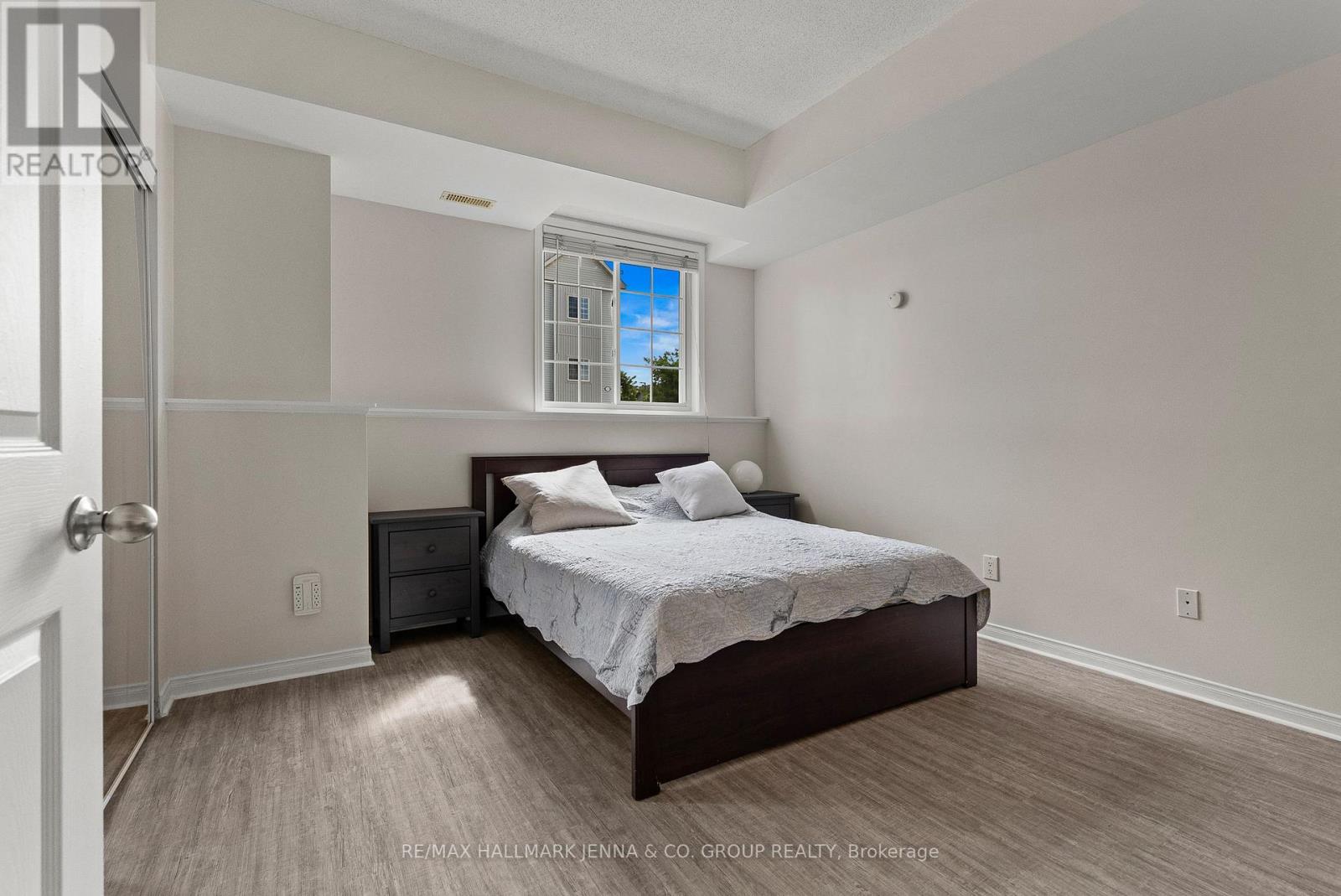 2 Bed, 1 Bath House for Sale in Ottawa – G – 102 ARTESA PRIVATE, Ottawa – MLS# X13683958 - Image 16
