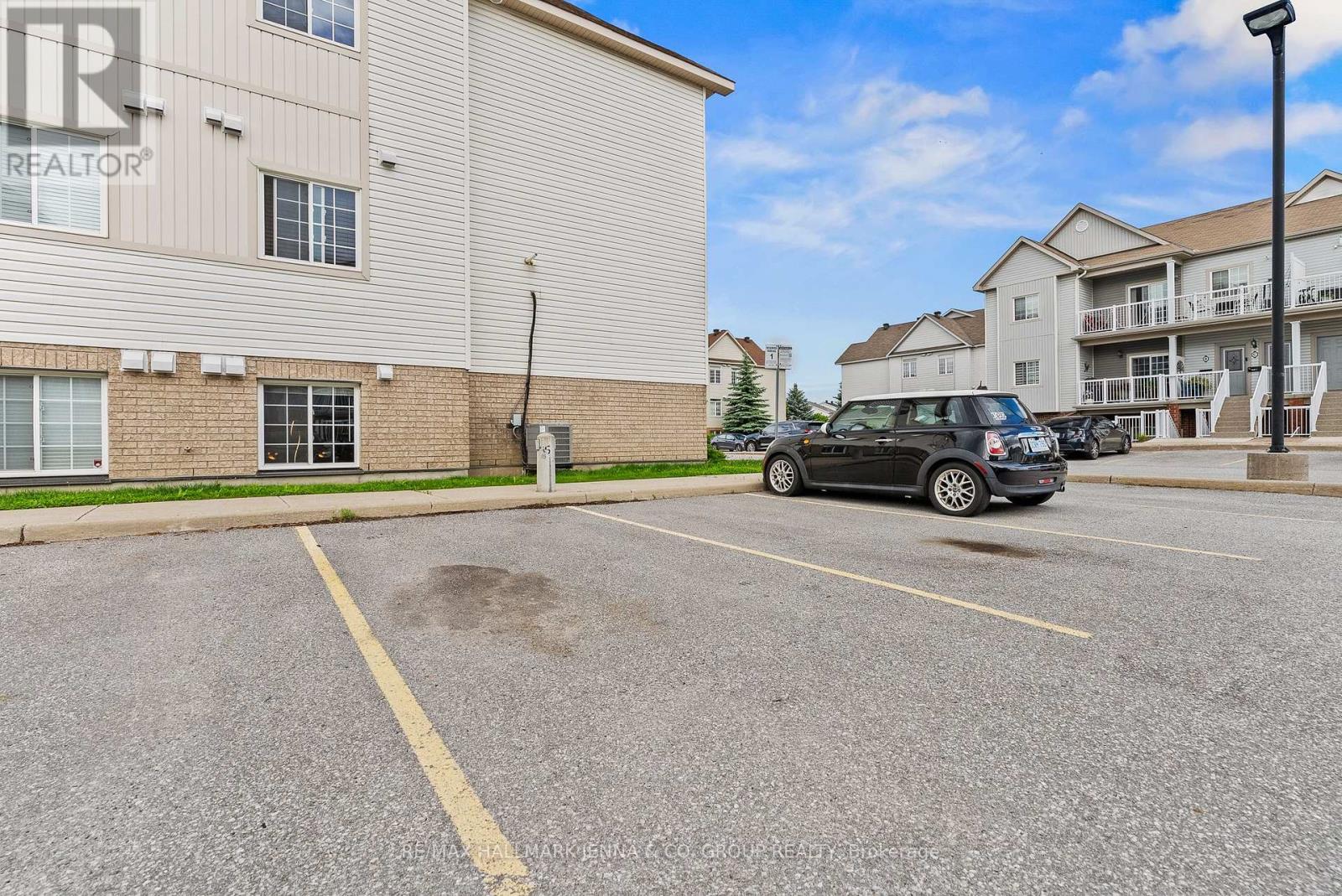 2 Bed, 1 Bath House for Sale in Ottawa – G – 102 ARTESA PRIVATE, Ottawa – MLS# X13683958 - Image 26
