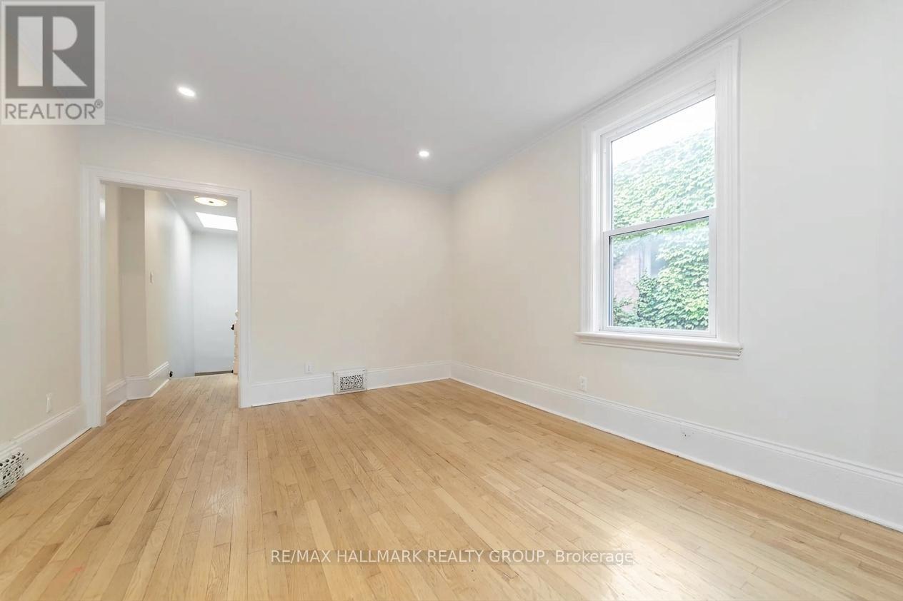 2 Bed, 1 Bath Multi-Family for Rent in Ottawa – UNIT A – 127 HENDERSON AVENUE, Ottawa – MLS# X13684068 - Image 8
