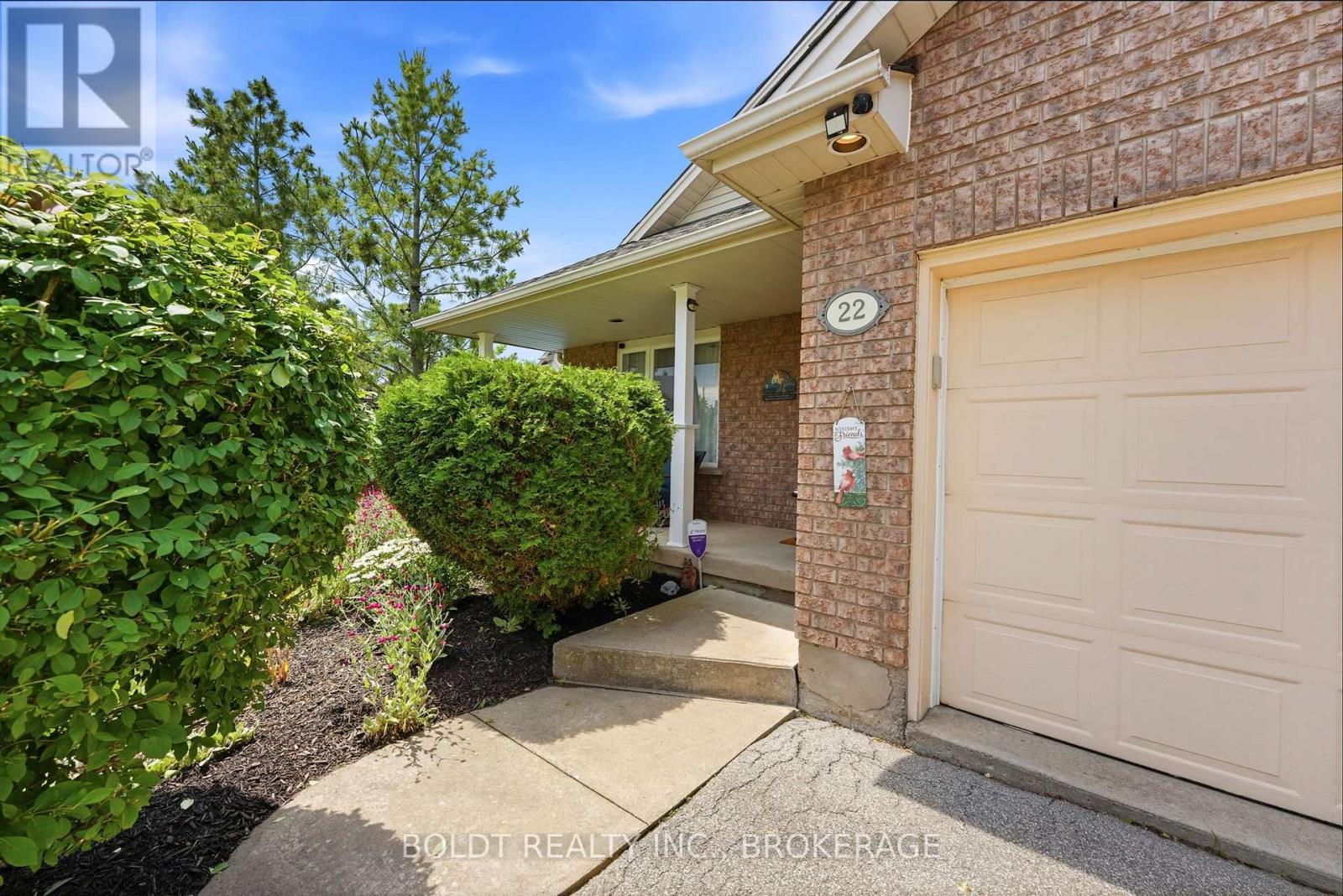 22 GRAVES CRESCENT - 2