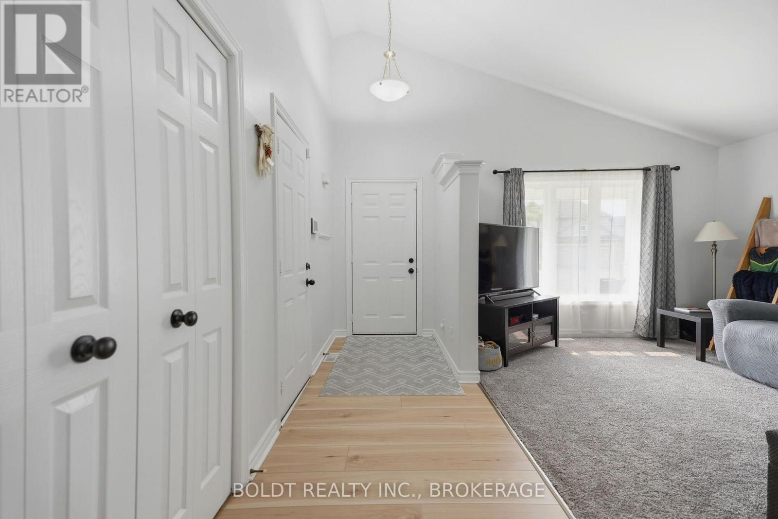 22 GRAVES CRESCENT - Image 6