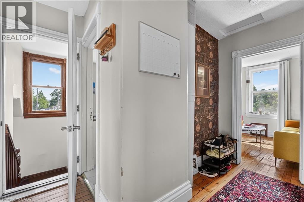 111 MAIN Street W - 8