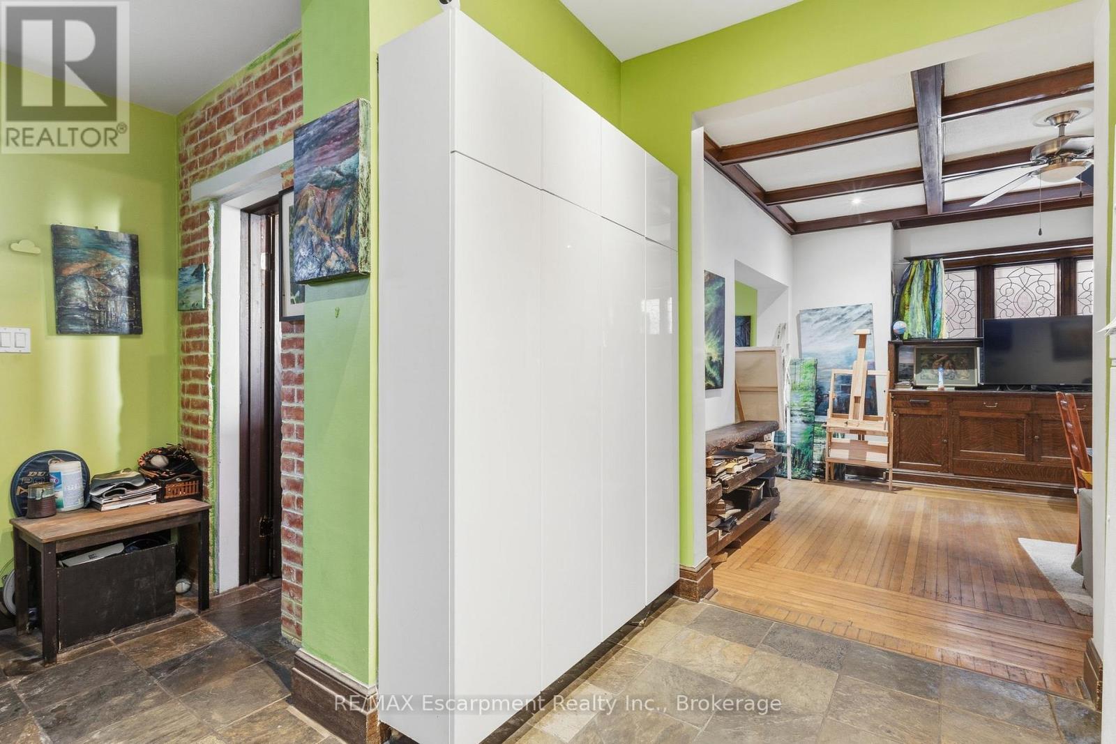 217 CAROLINE STREET S - Image 37