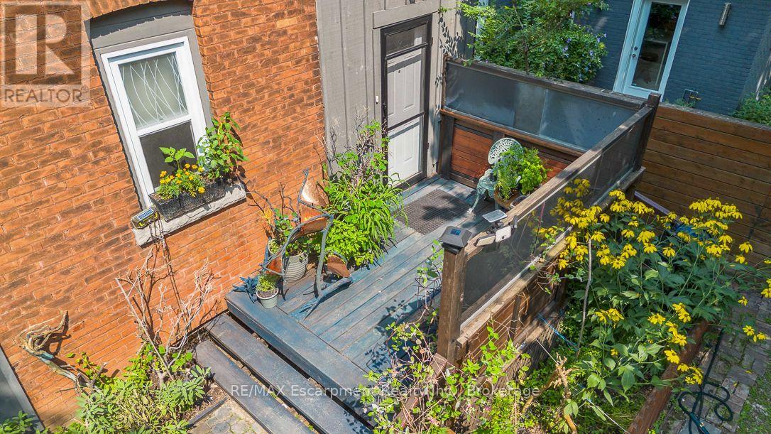 217 CAROLINE STREET S - Image 44