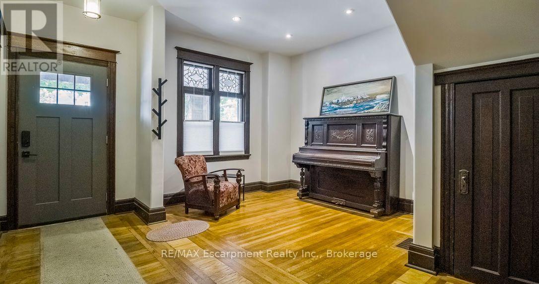 217 CAROLINE STREET S - 5