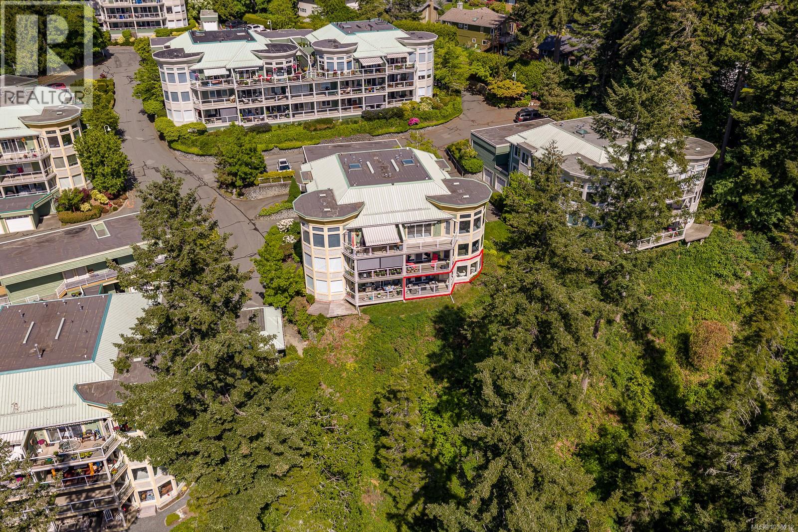 202 2275 Comox Ave, Comox