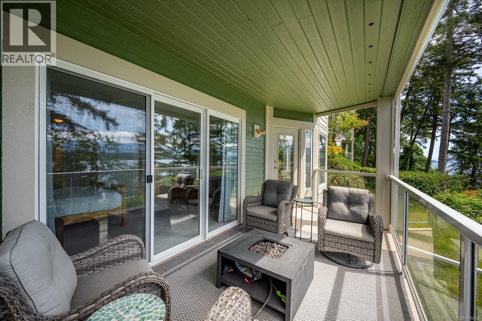 202 2275 Comox Ave, Comox