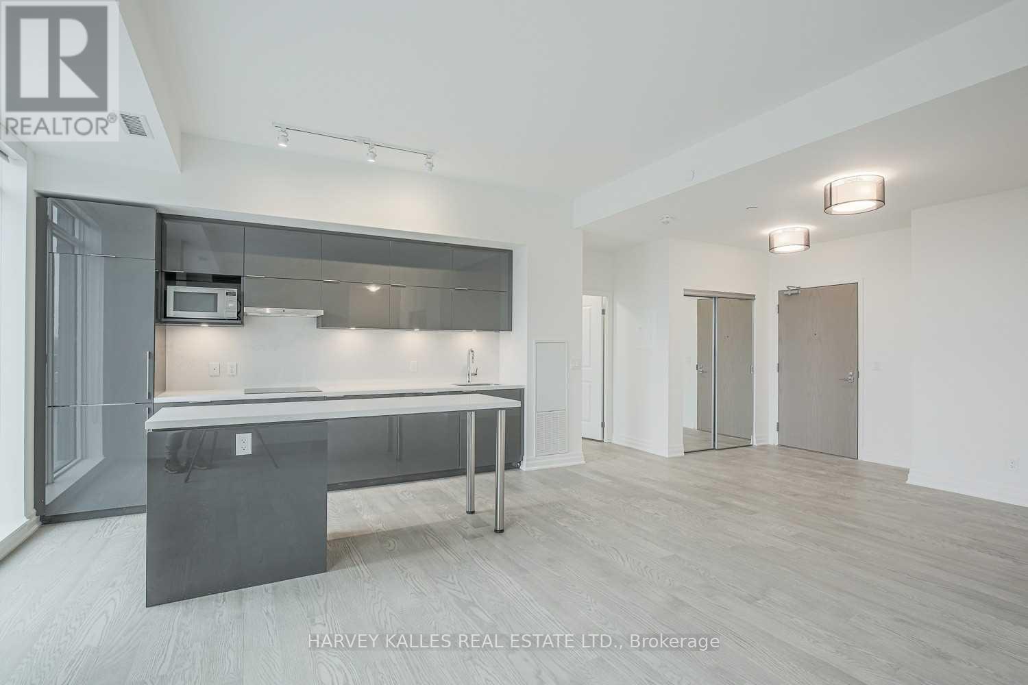 #713 18 ROUGE VALLEY DRIVE W - 6