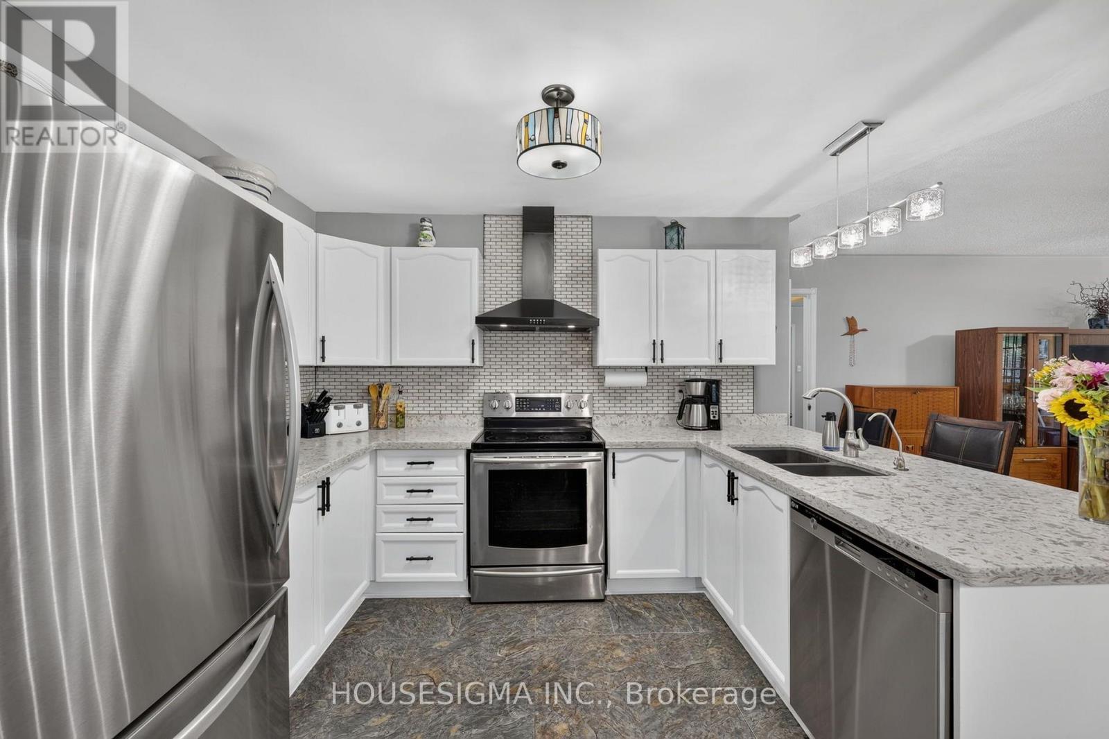 123 FERNBROOK DRIVE - Image 11
