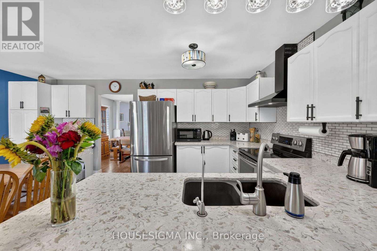 123 FERNBROOK DRIVE - Image 13
