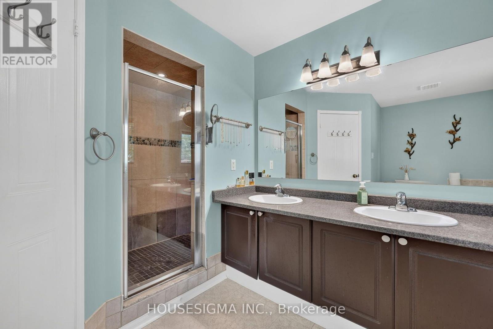 123 FERNBROOK DRIVE - Image 32