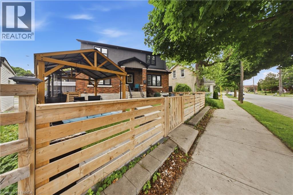 175 GRAND RIVER Avenue - Image 27