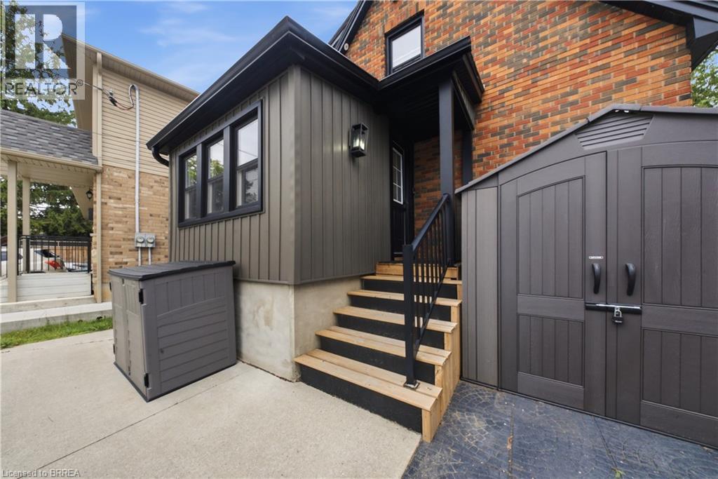 175 GRAND RIVER Avenue - Image 29