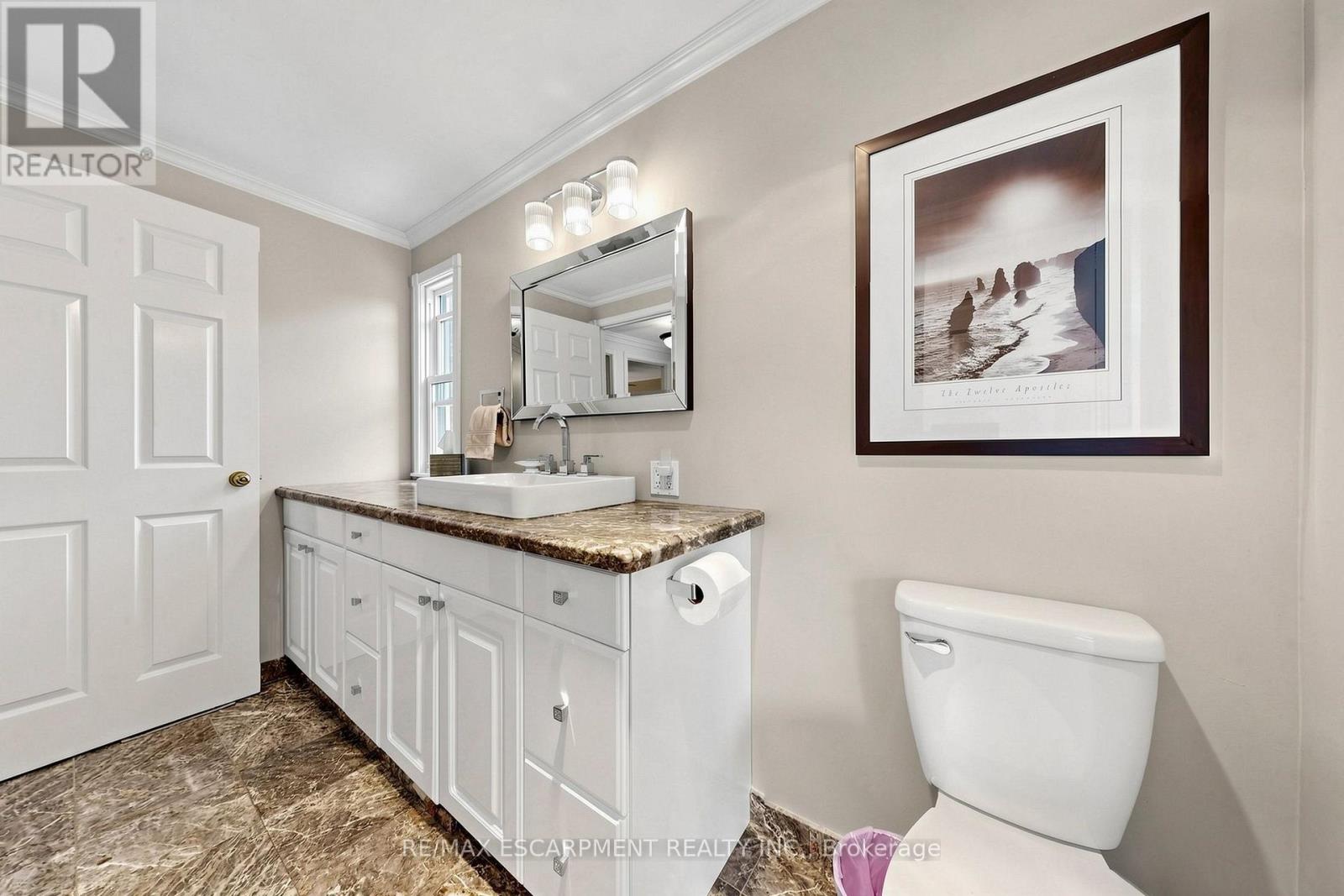 2208 LANCASTER CRESCENT - Image 28