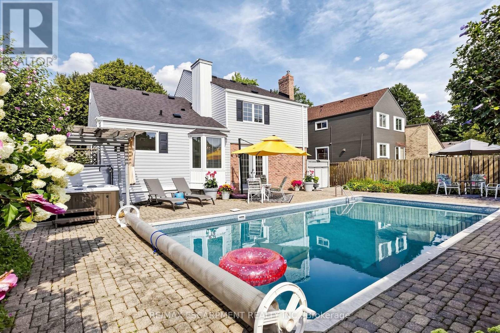 2208 LANCASTER CRESCENT - Image 35