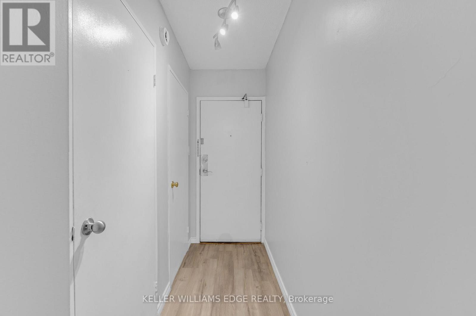#708 975 WARWICK COURT - 11