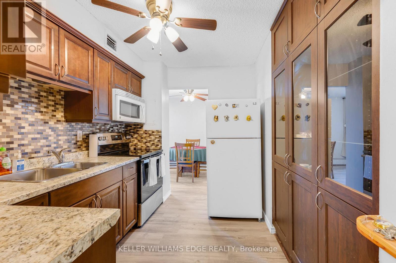 #708 975 WARWICK COURT - 19