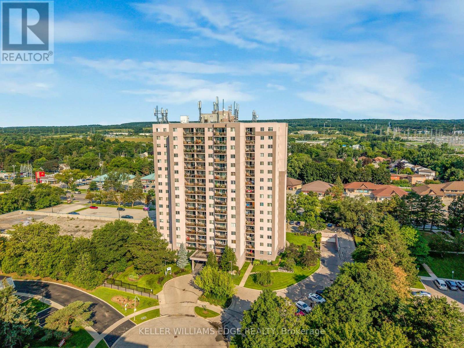 #708 975 WARWICK COURT - 2