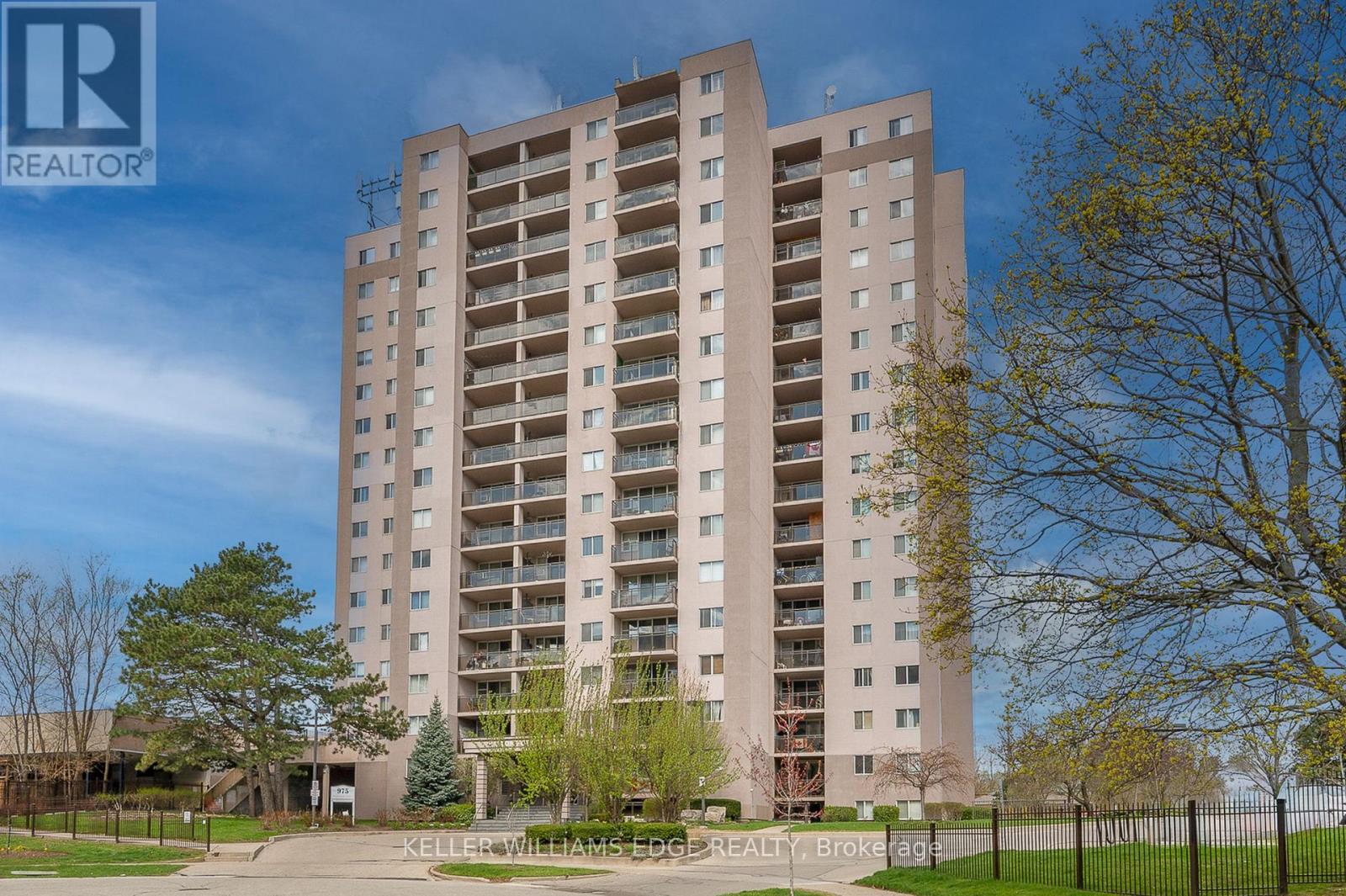 #708 975 WARWICK COURT - 3