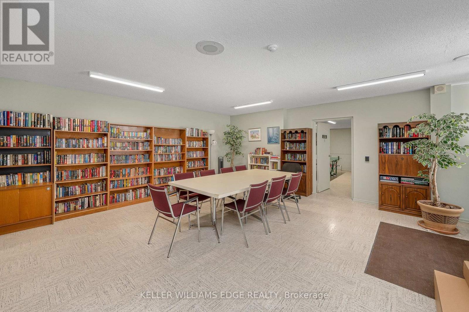 #708 975 WARWICK COURT - Image 38