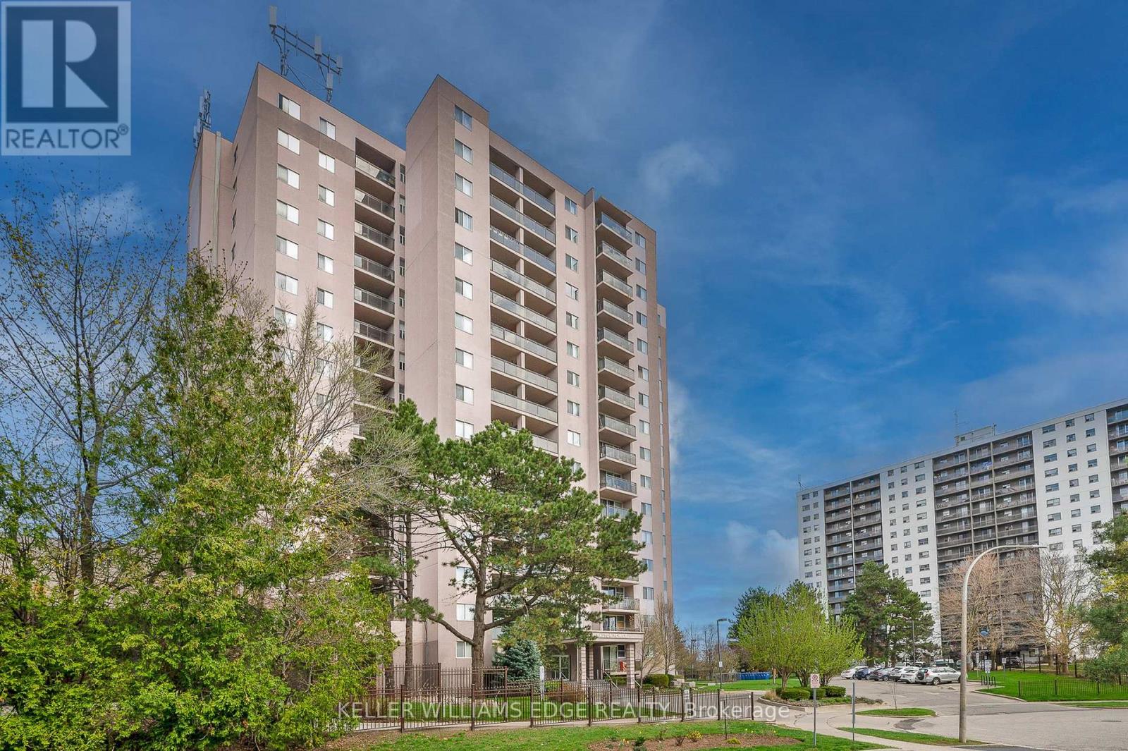 #708 975 WARWICK COURT - 4