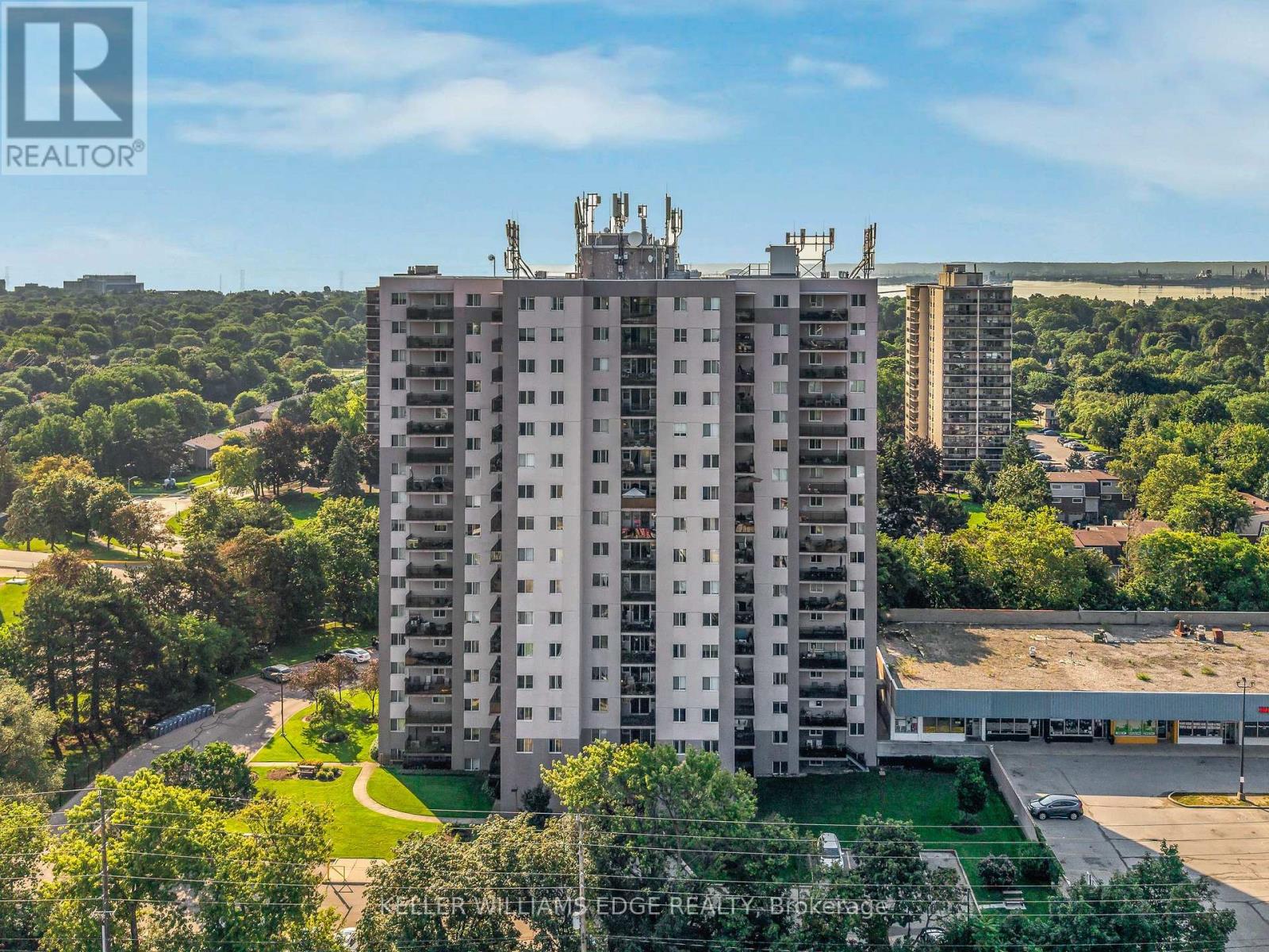 #708 975 WARWICK COURT - 44
