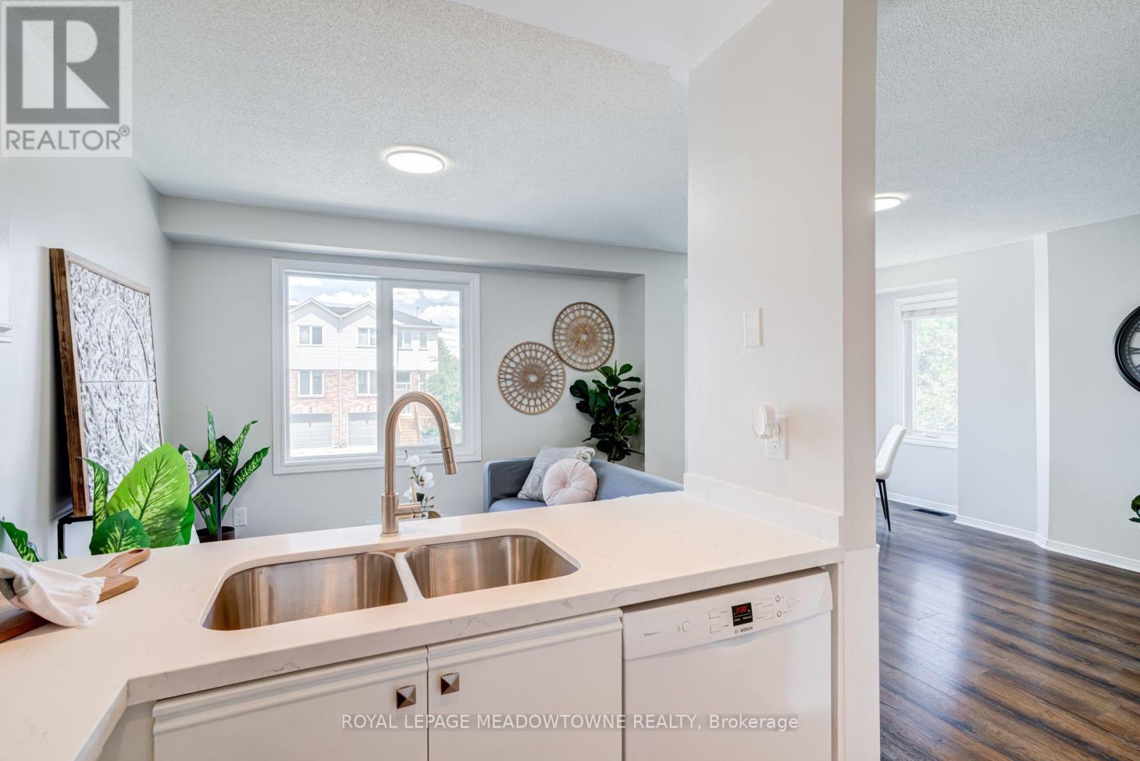 #85 2 WYLIE CIRCLE - 22