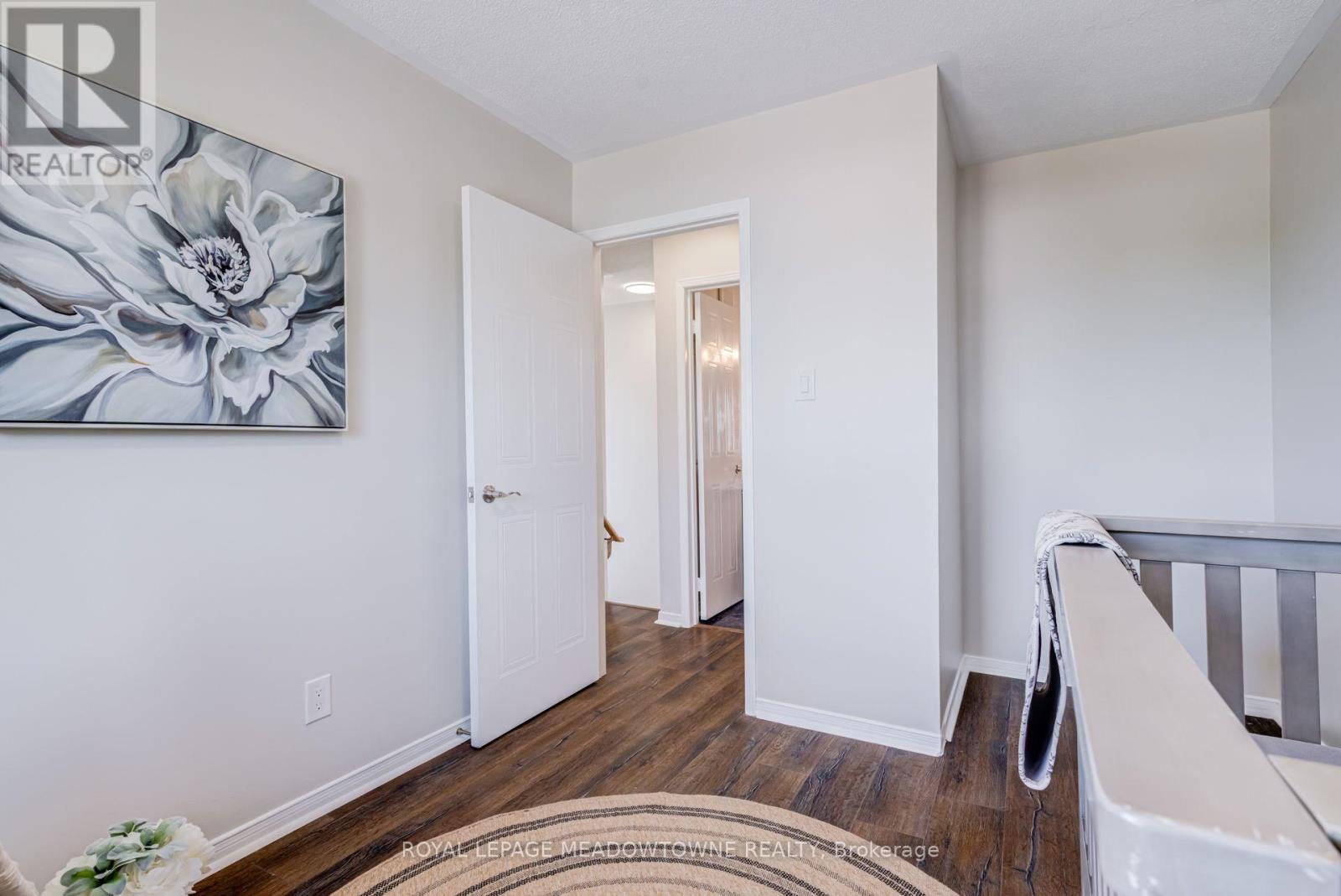 #85 2 WYLIE CIRCLE - Image 31