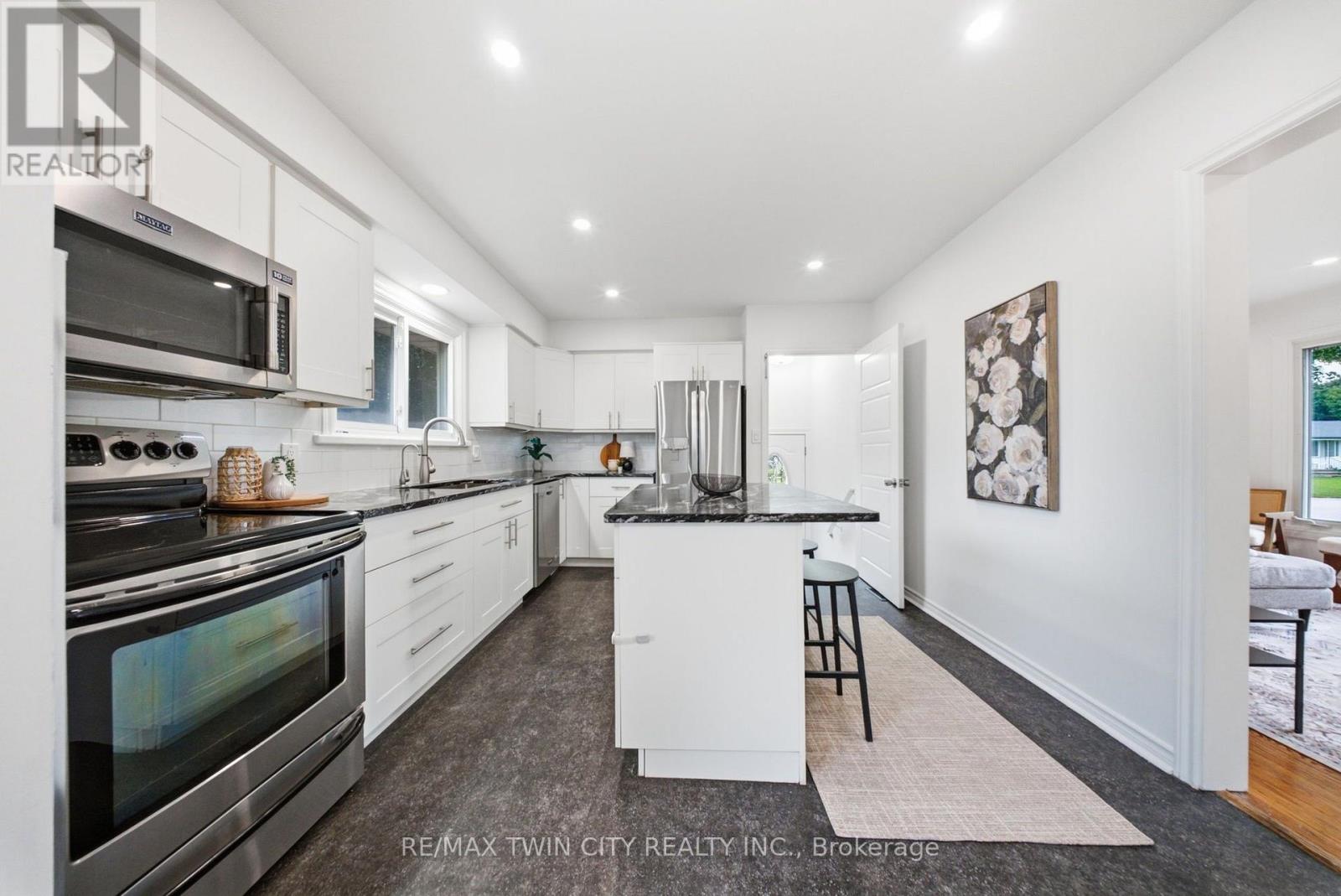 2 FRONTENAC AVENUE - Image 12