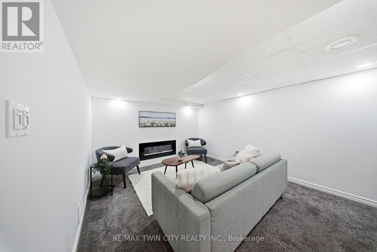 2 FRONTENAC AVENUE - Image 19