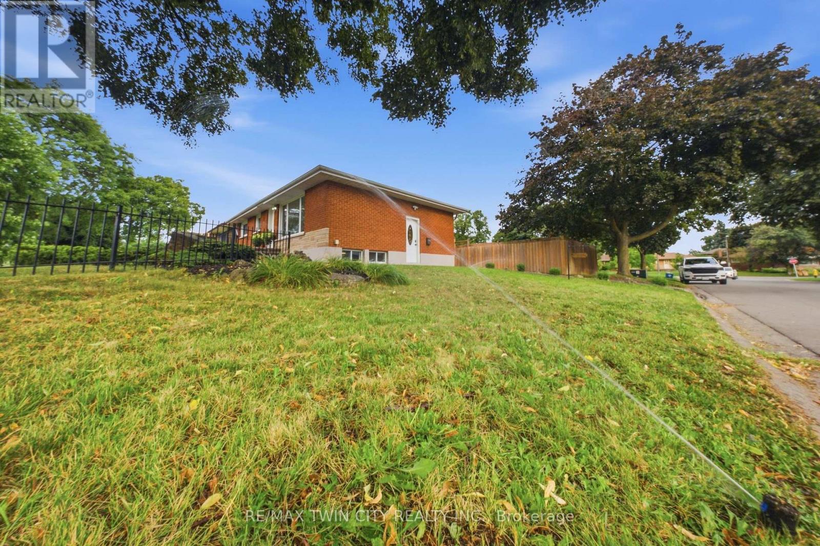 2 FRONTENAC AVENUE - Image 39