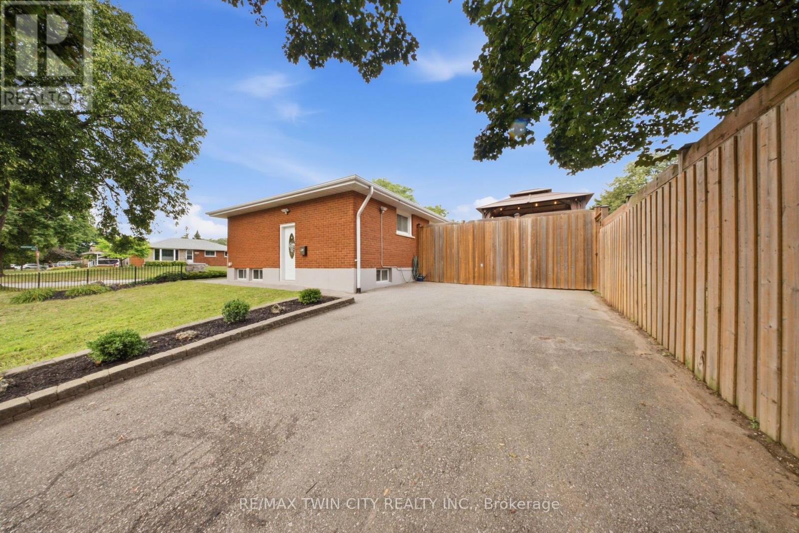 2 FRONTENAC AVENUE - Image 5