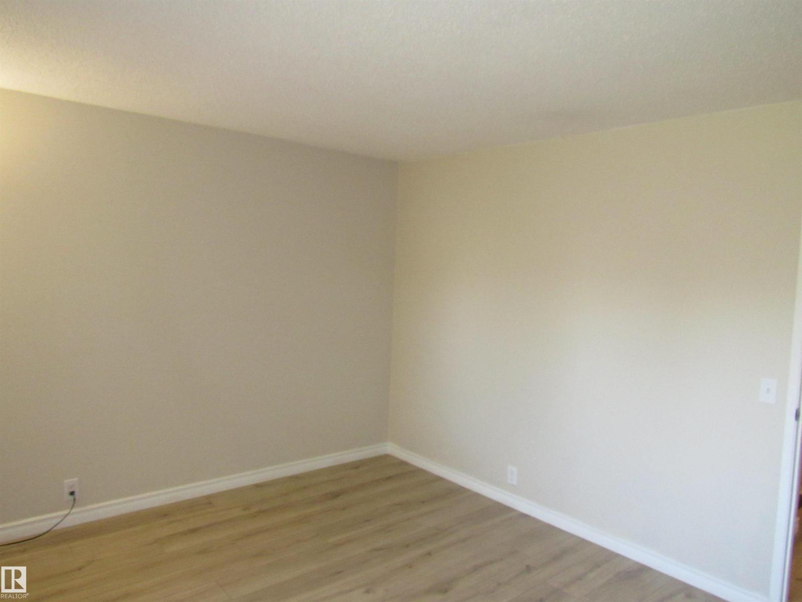 1692 37 ST NW - 17