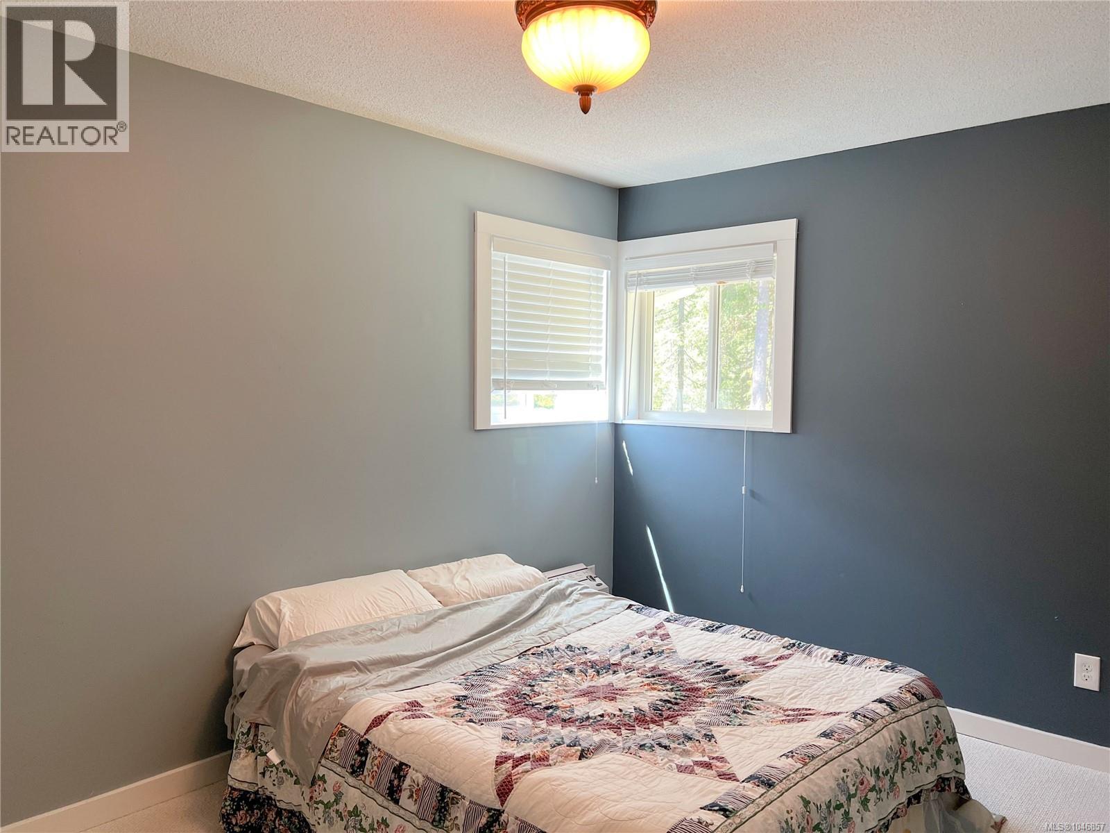 492 CEDAR Cres - Image 18