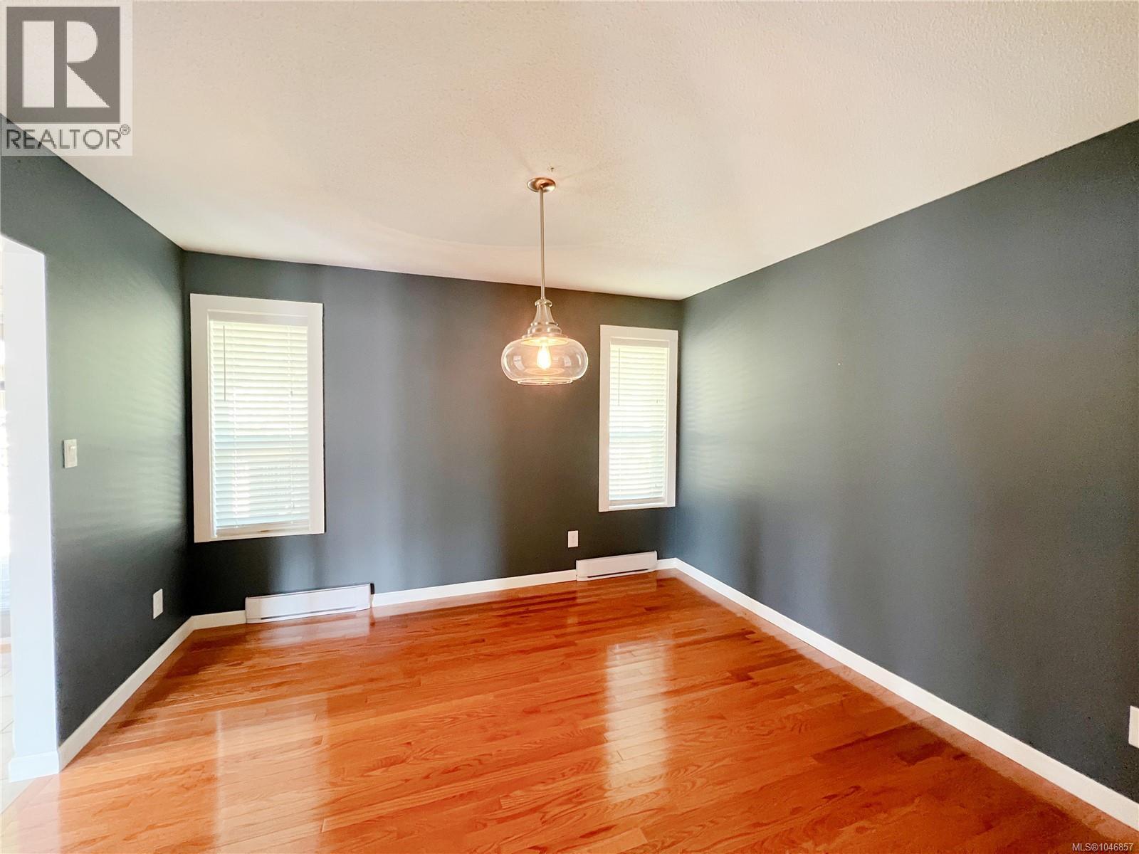 492 CEDAR Cres - Image 13